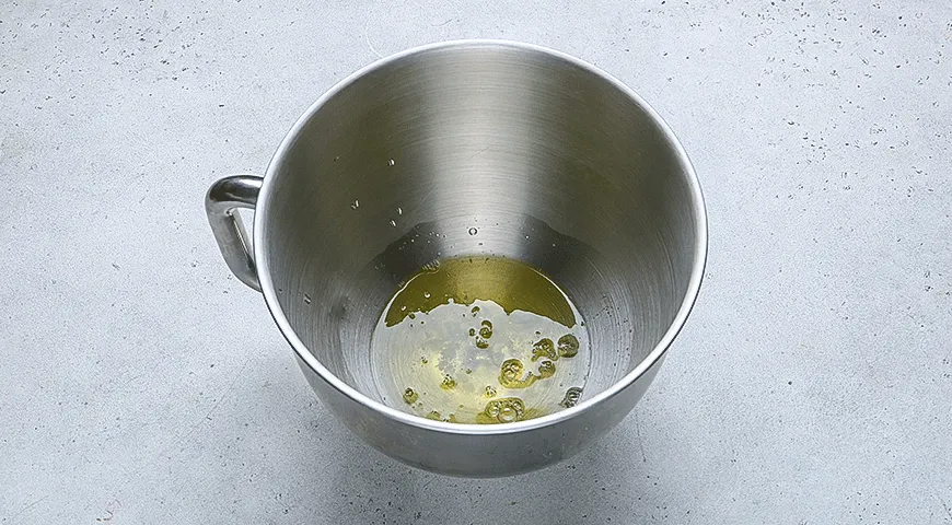 Меренговый рулет с фисташками и малиной
