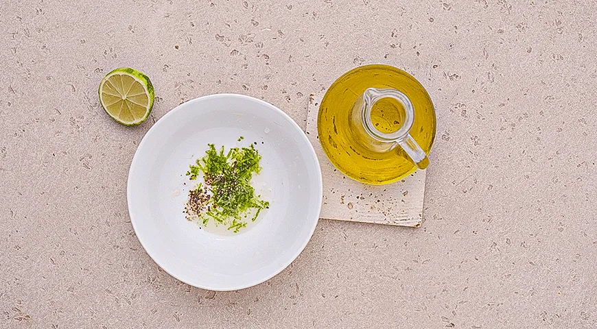 Зеленый салат с креветками и грейпфрутом