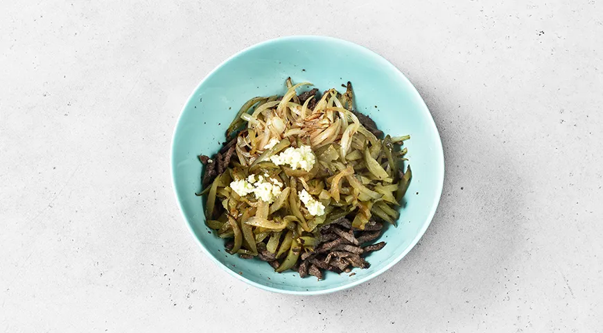 Салат «Шахтерский» с солеными огурцами и мясом