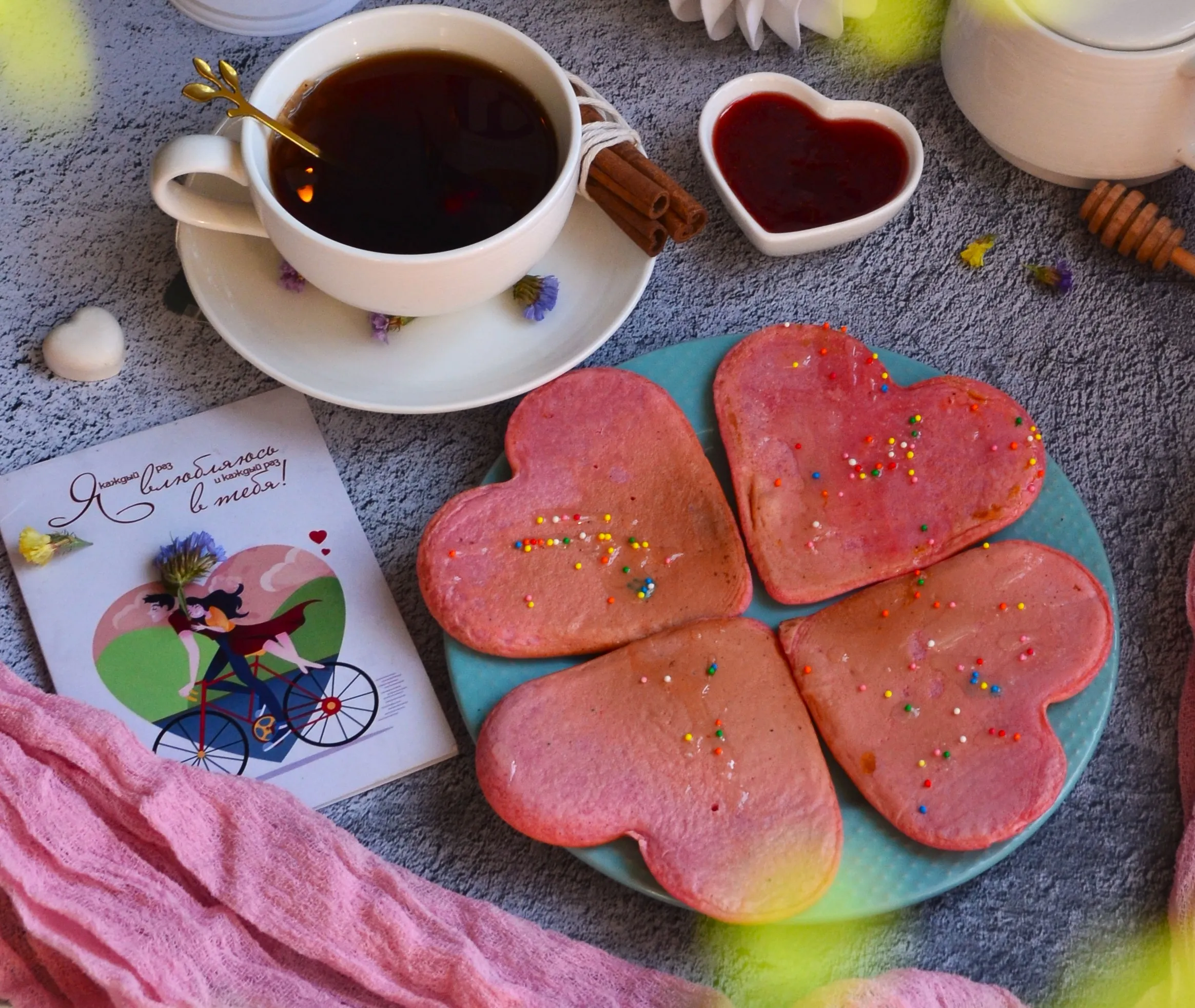 Розовые панкейки 