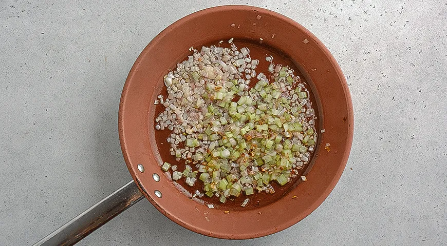 Веганские голубцы с рисом и орехами