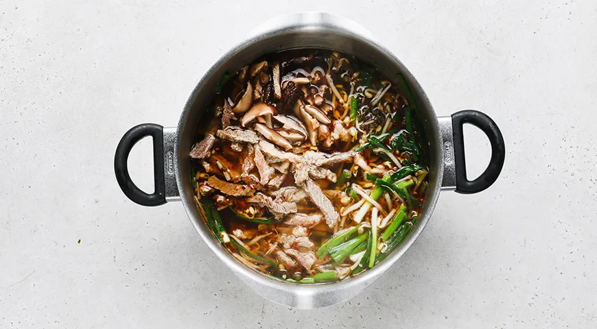 Юккедян – корейский острый суп