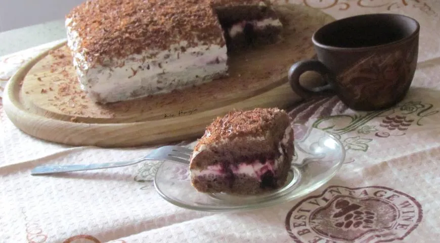 Бисквитный пирог с ягодами