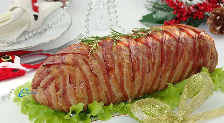 Праздничный мясной рулет  