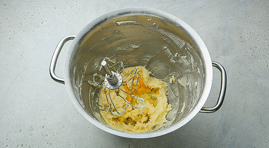 Цветные орешки со сгущенкой