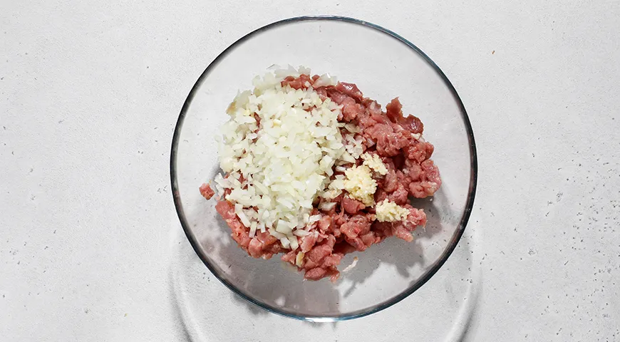 Рубленые котлеты из индейки на сковороде