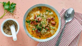 Щи из квашеной капусты с картошкой и колбасками