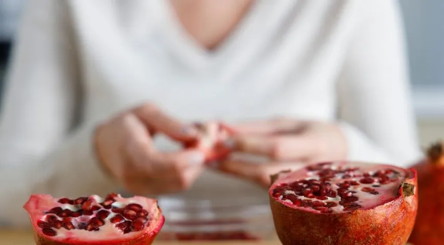 Соединения в кожуре граната помогают поддерживать молодость кожи