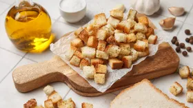 Как приготовить идеальные сухарики для салатов, супов, десертов и других блюд