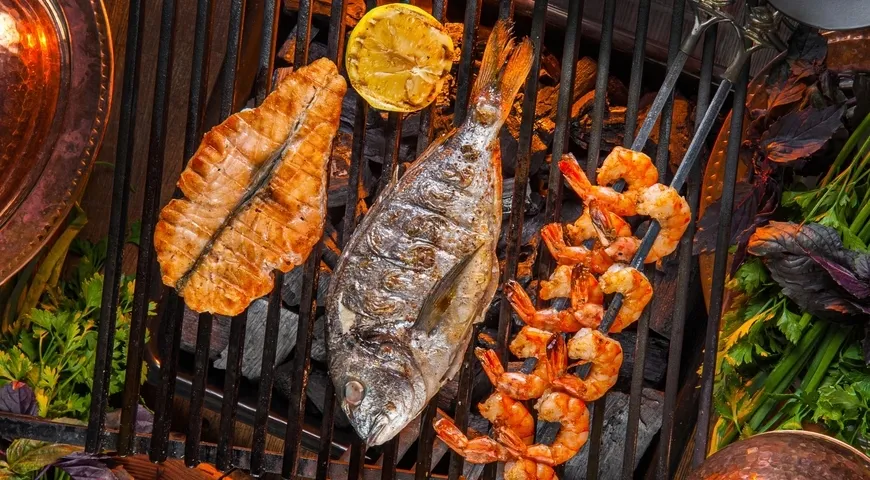 Дорада давно зарекомендовал себя как превосходный вариант для приготовления на углях