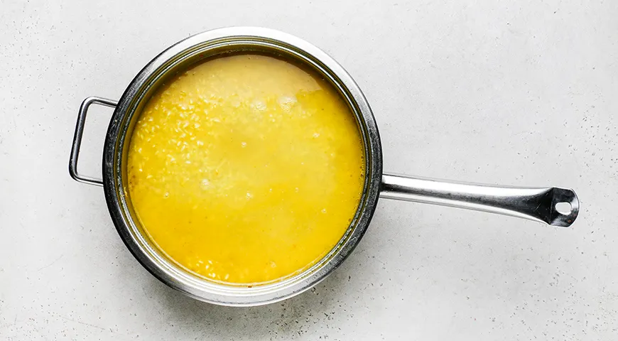 Рассыпчатый плов с курицей на сковороде