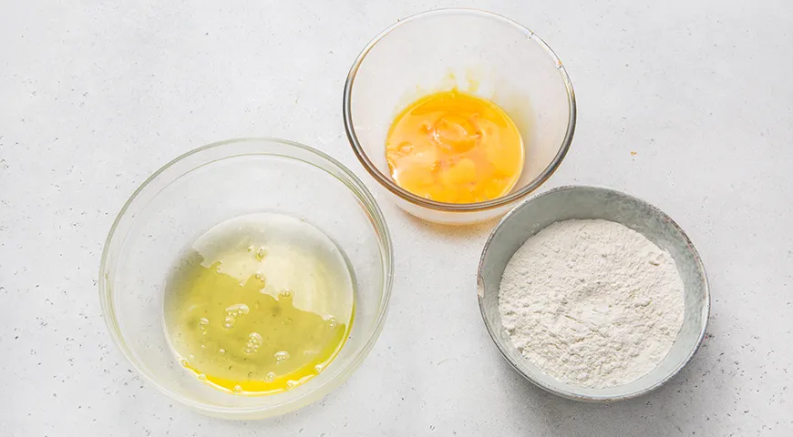 Бисквитный торт с клубникой