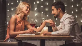 Комплимент и комплемент: как правильно употреблять эти слова и причем здесь рестораны — рассказывает специалист по русскому языку