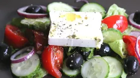 Рецепты с молочной продукцией, сыром Фета и салатом