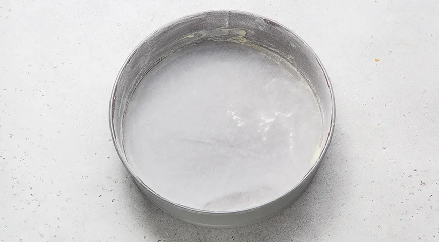 Бисквитный торт с клубникой