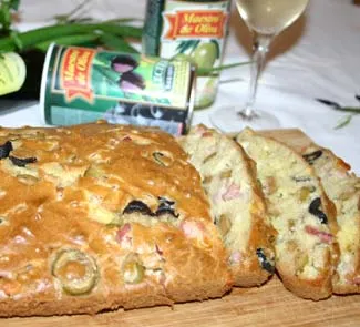 Оливковый хлеб с окороком