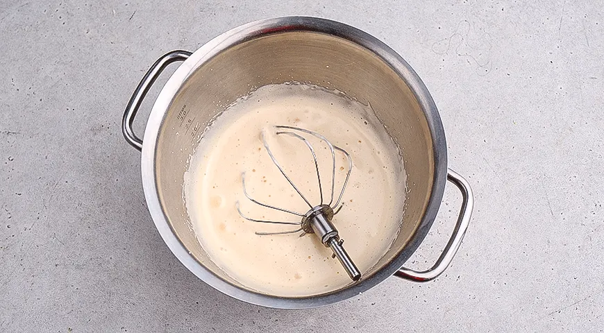 Шоколадный фондан с вишней