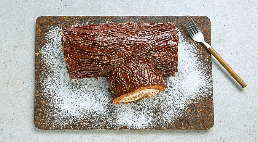 Шоколадное полено с фундуком