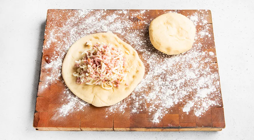 Хачапури с ветчиной и сыром