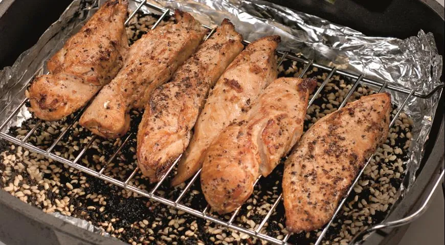 Рецепт куриных грудок, копченных в чае (можно использовать пуэр)