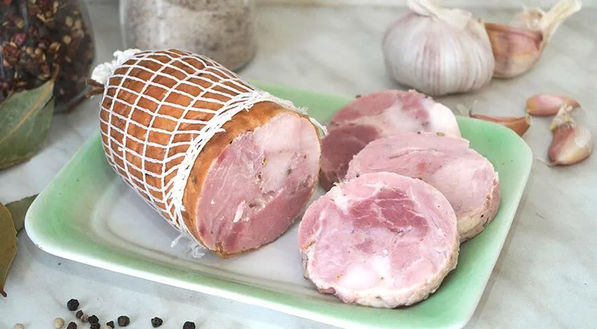 Рецепт ветчины из свинины и курицы