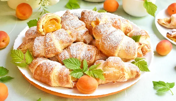 Выпечка с абрикосами из слоеного теста: 7 проверенных рецептов к чаю