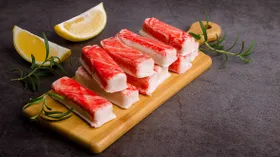 Эксперты ответили, могут ли крабовые палочки заменить рыбу и морепродукты
