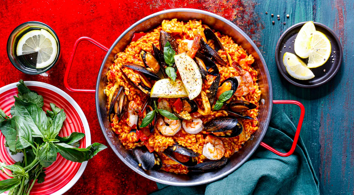 Классическая паэлья из морепродуктов