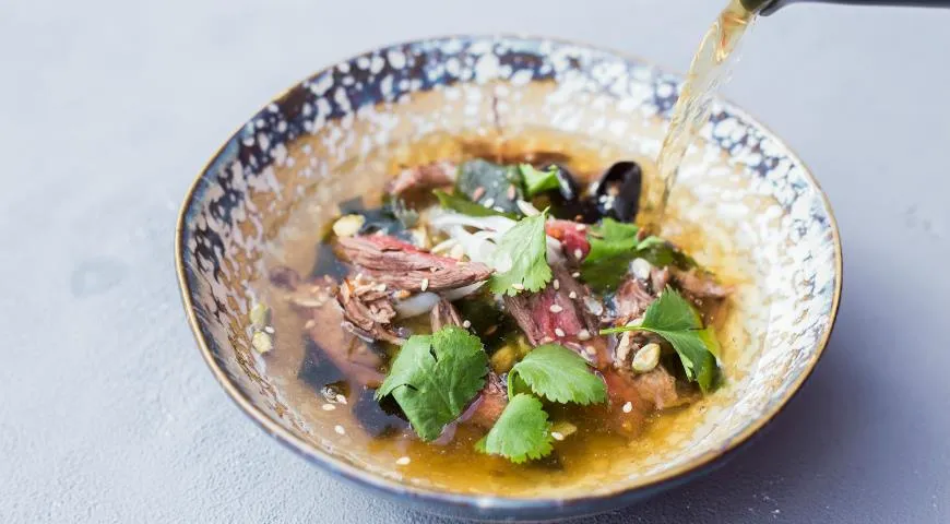 Деловые обеды со смыслом в SimpleWine&Bar и SimpleWine&Kitchen