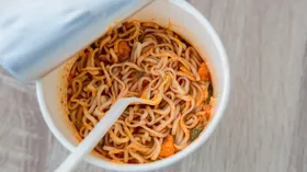 Что самое вредное в лапше быстрого приготовления? Вот почему продукт не одобряют врачи