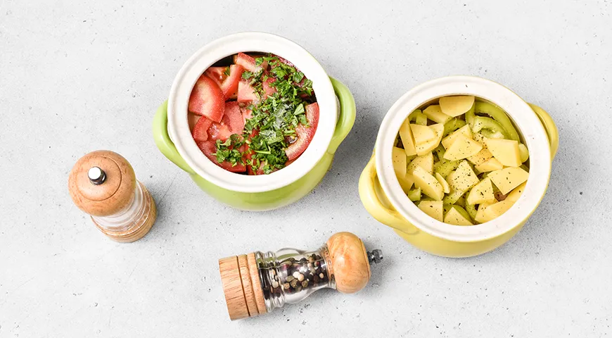 Чанахи со свининой в горшочках