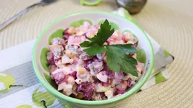 Рецепты с сельдью, свёклой и салатом