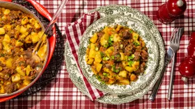 Тушеная картошка с тушенкой