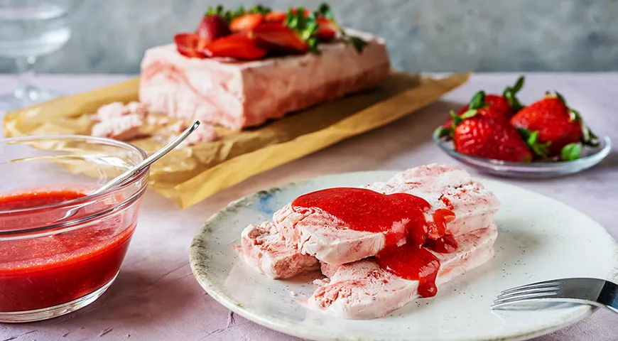 Парфе с клубникой