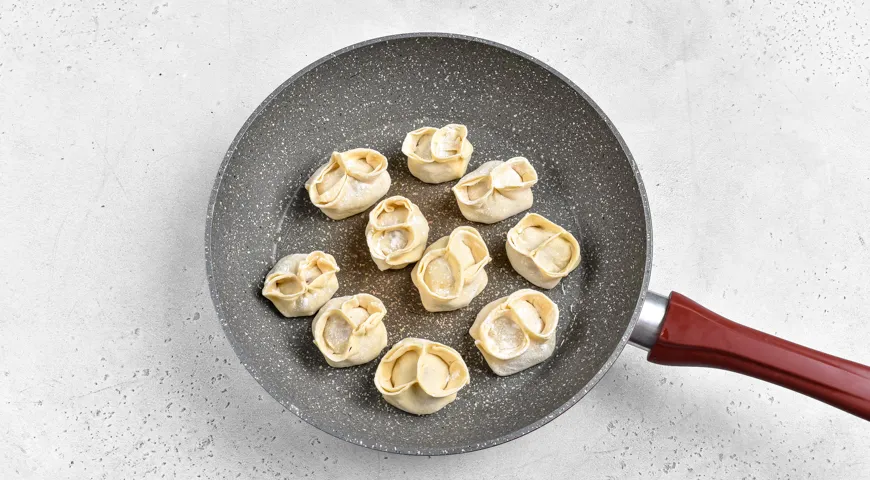 Манты на сковороде