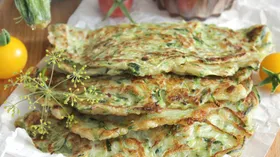 Кабачковые кутабы с рассольным сыром
