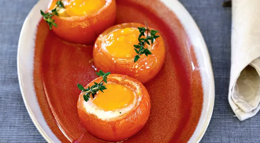 Яйца, запеченные в помидорах