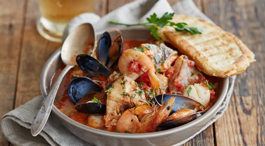 Морепродукты в томатном соусе