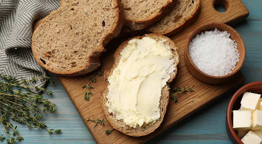 Поваренная соль раскрывает вкус сливочного масла, делая его более насыщенным и выразительным