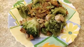 Брокколи с лисичками и курицей