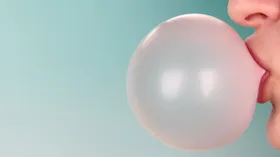 На здоровье! Врач раскрыл неожиданную пользу жвачки для организма