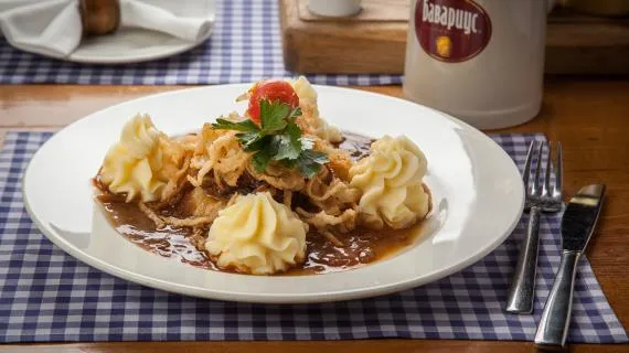 Стейк из свинины Хольцфеллер