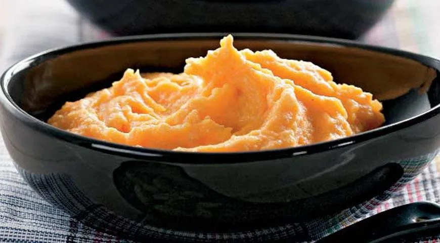 Воздушный сладкий картофель с запеченными яблоками и кардамоном