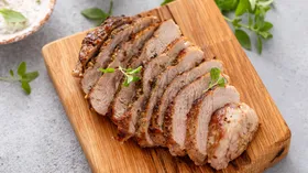 Диетолог назвала неожиданную причину для отказа от мяса летом