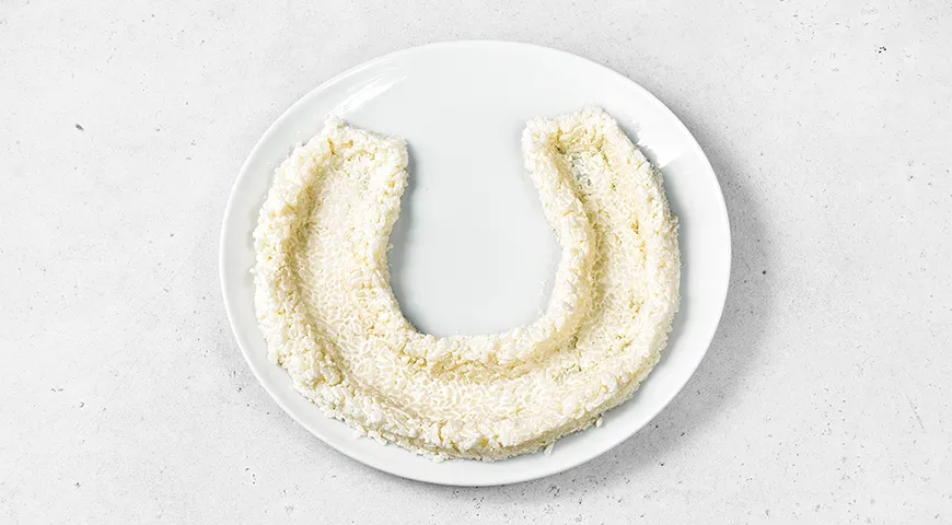 Новогодний салат «Подкова на счастье»