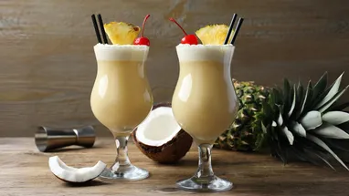 Коктейль «Пина колада»: история напитка, советы шеф-бармена и 5 рецептов для приготовления дома