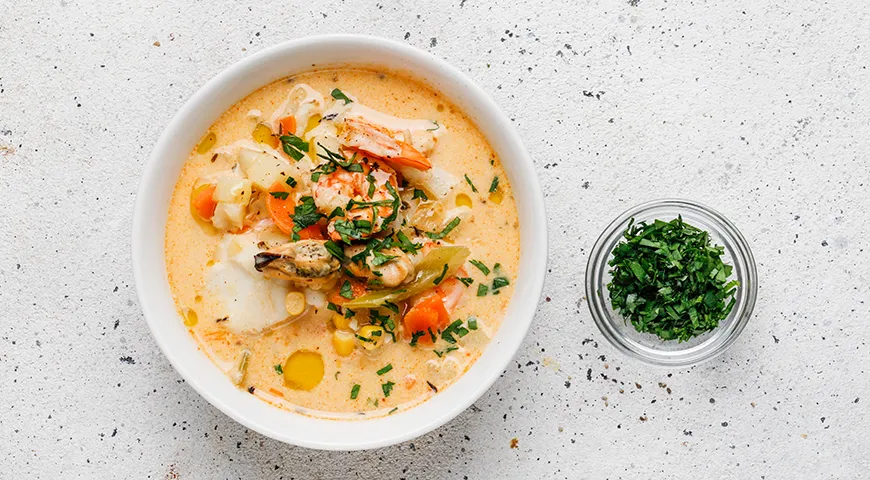 Суп чаудер с морепродуктами и сливками