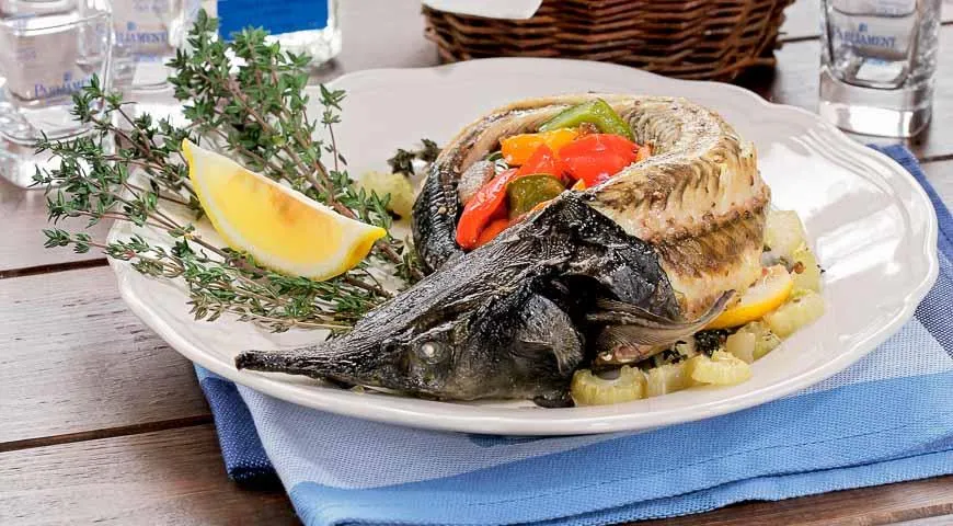 Рецепт стерляди, запеченной с овощами и чабрецом