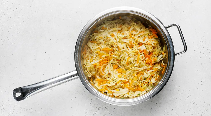 Капуста в нежной томатно-сметанной заливке по-домашнему