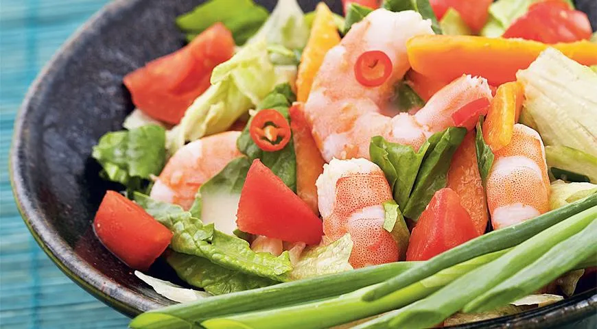 Тайский салат с морепродуктами: рецепт от Шефмаркет!